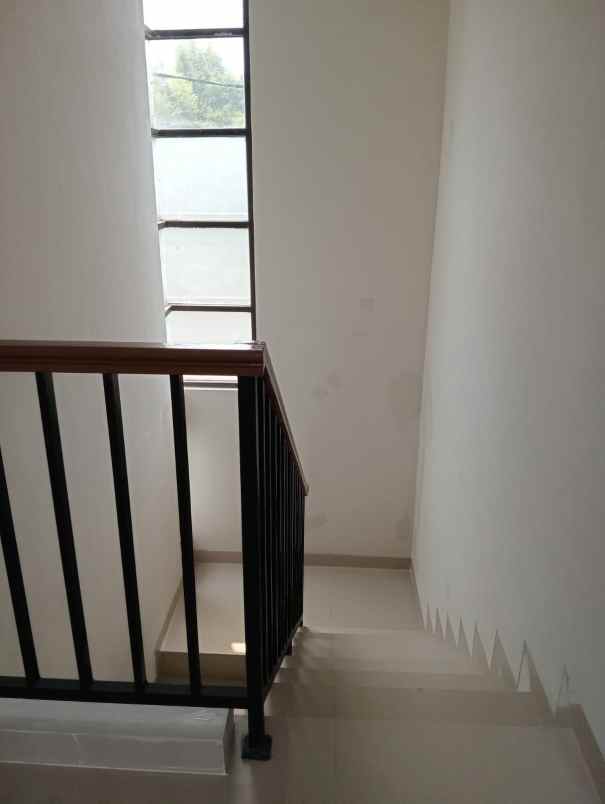 dijual rumah perumahan kemang pratama 2