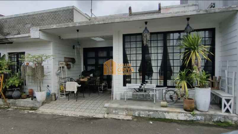 dijual rumah perumahan nuansa hijau