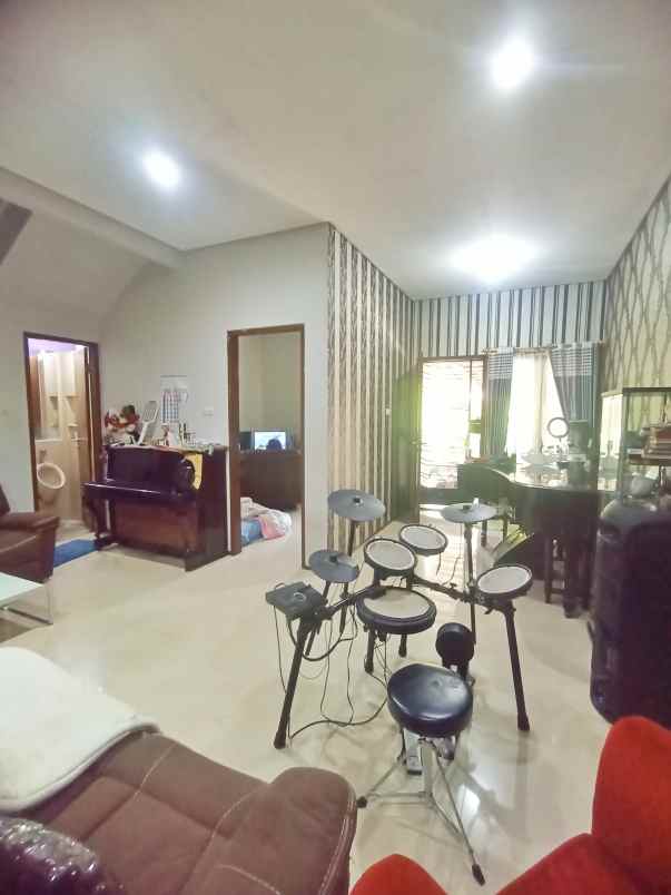 dijual rumah perumahan villa meutia