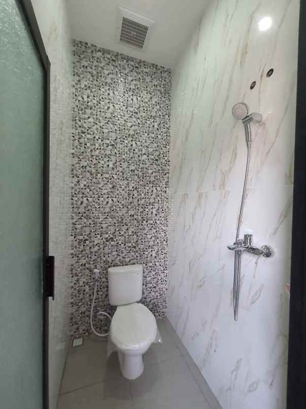 dijual rumah perumahan wiguna