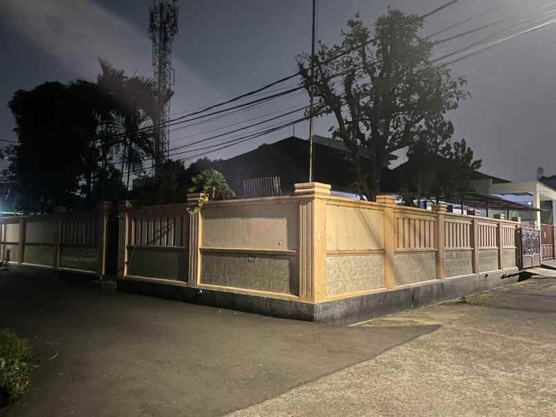 dijual rumah petukangan selatan