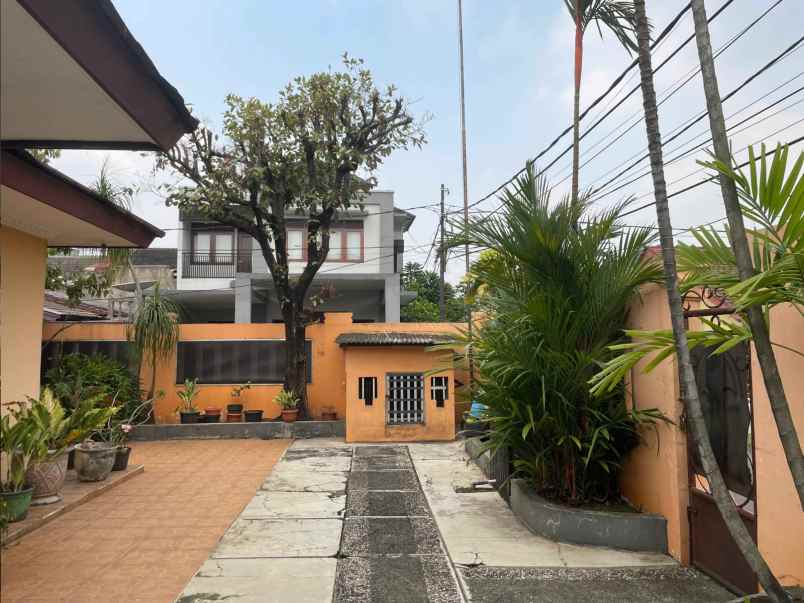 dijual rumah petukangan selatan