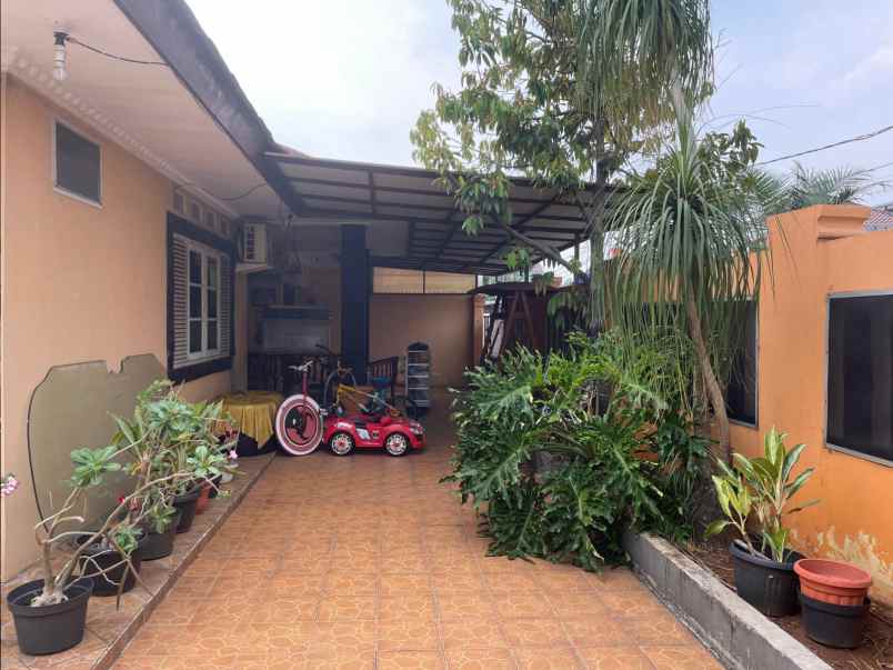 dijual rumah petukangan selatan