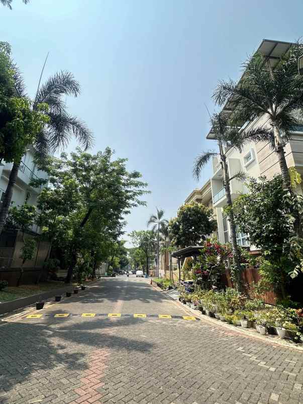 dijual rumah pik 1