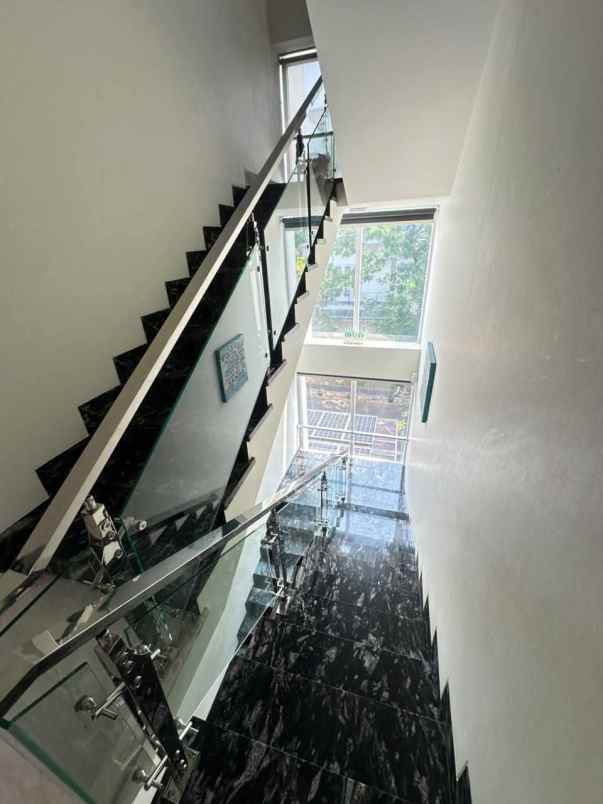 dijual rumah pik 1