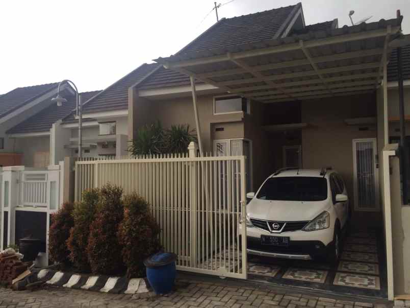 dijual rumah piranha garden b 11