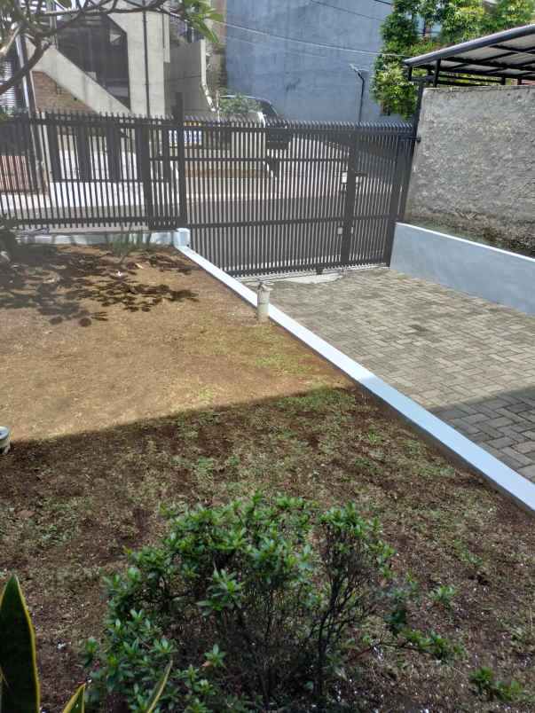 dijual rumah polban