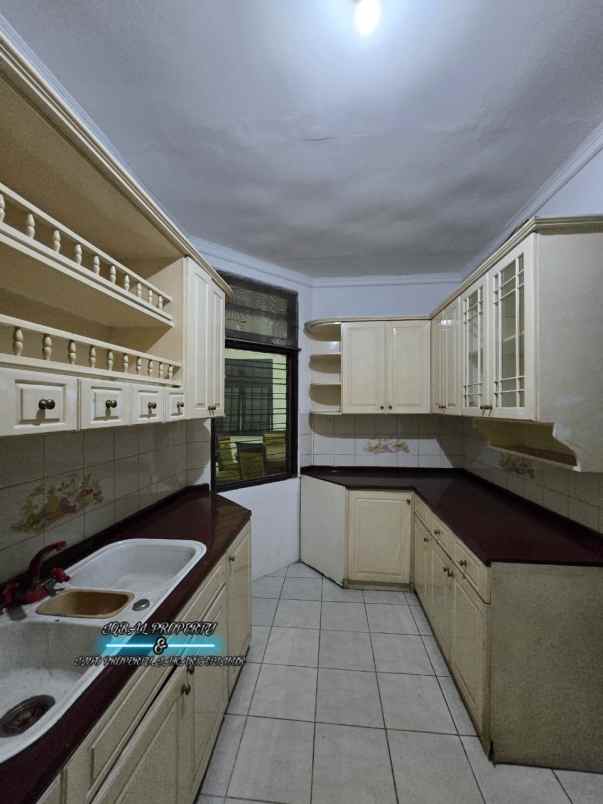 dijual rumah pondok bambu