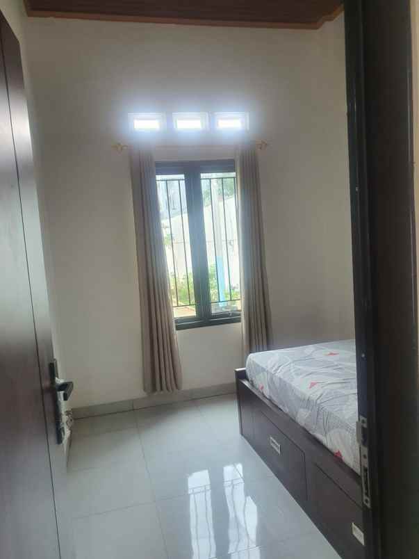 dijual rumah pondok gede