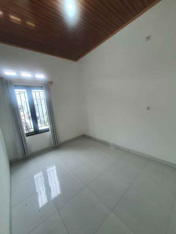 dijual rumah pondok gede