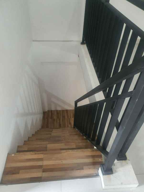 dijual rumah pondok gede