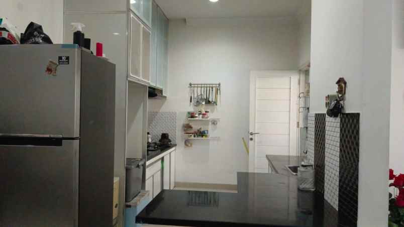 dijual rumah pondok kelapa