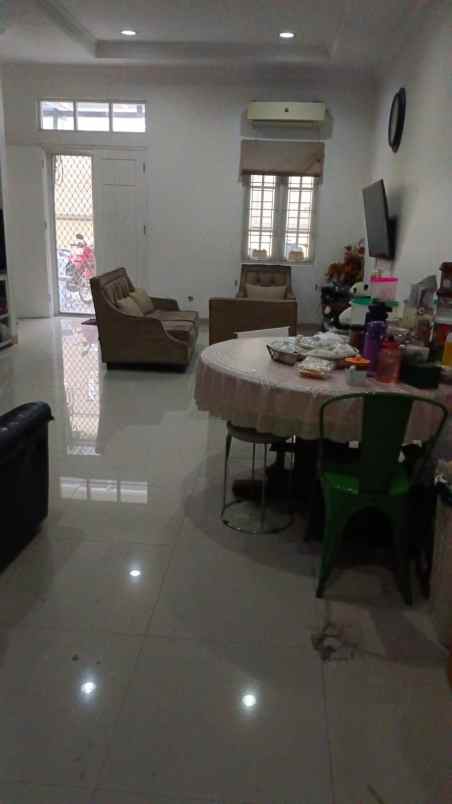 dijual rumah pondok kelapa