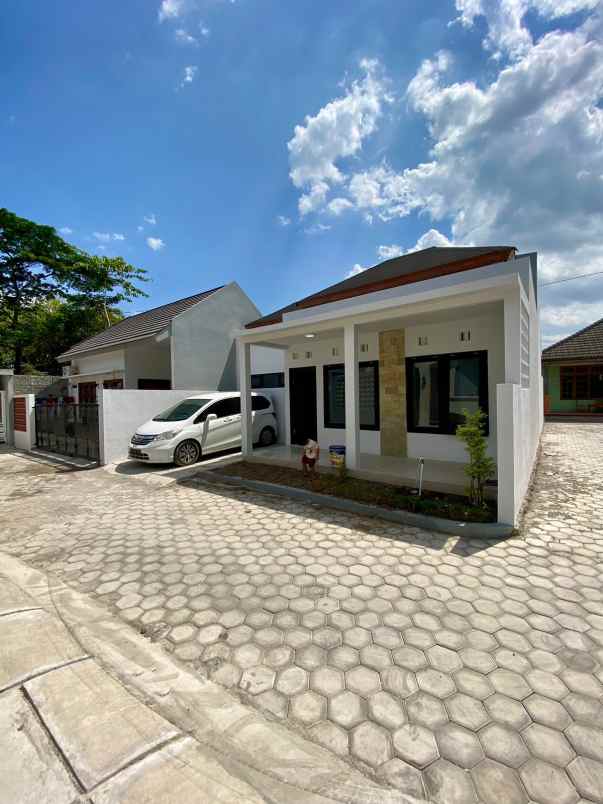 dijual rumah prambanan sleman