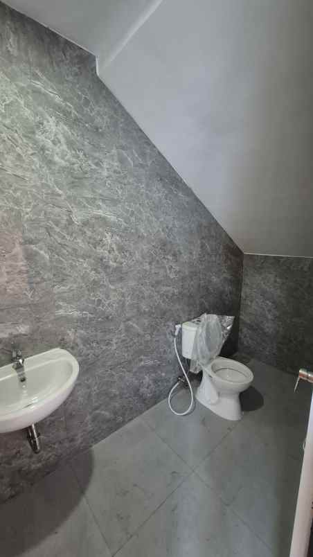 dijual rumah prapen indah
