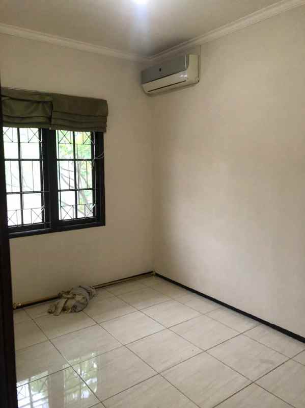 dijual rumah prapen indah timur