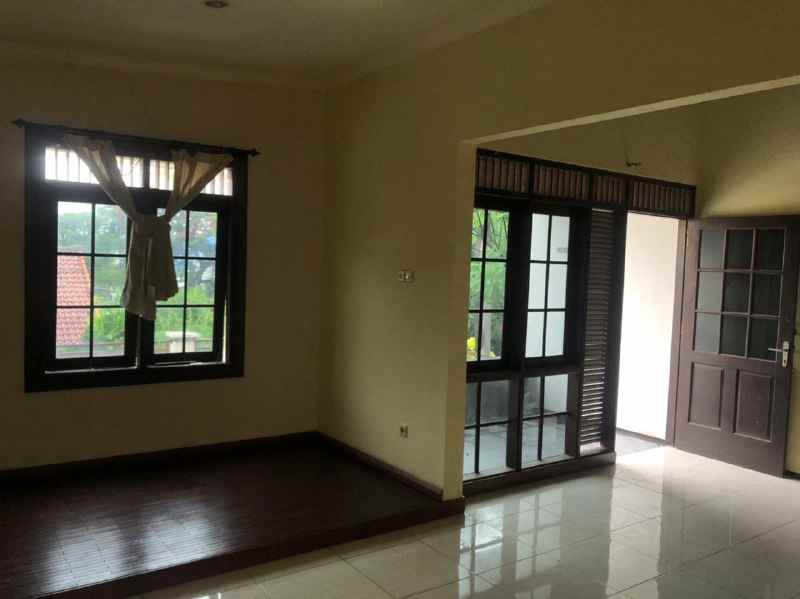 dijual rumah prapen indah timur