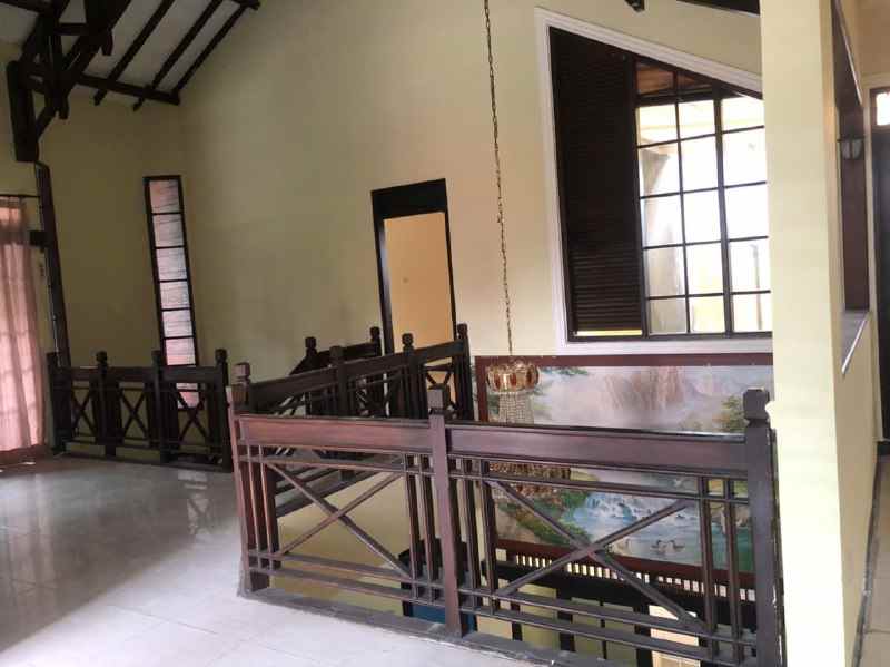 dijual rumah prapen indah timur