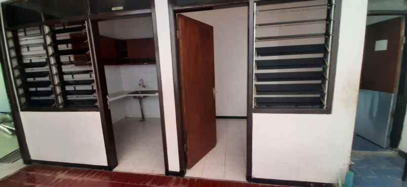 dijual rumah pucang anom