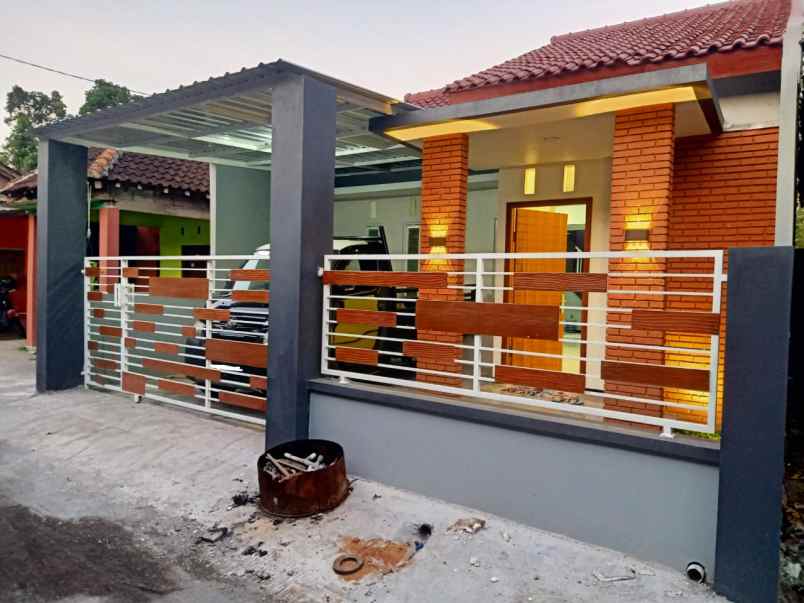 dijual rumah purwomartani