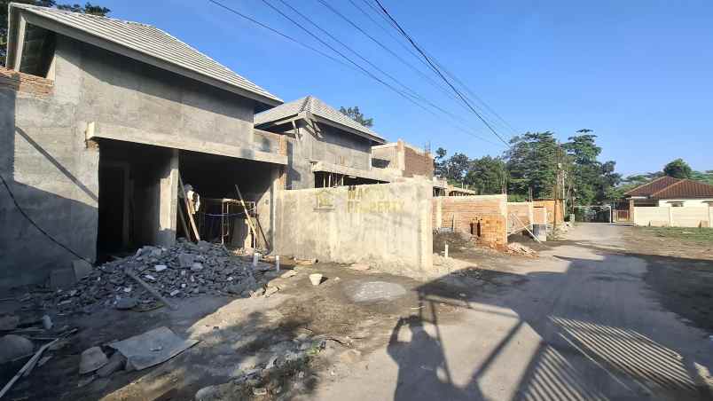 dijual rumah purwomartani kalasan