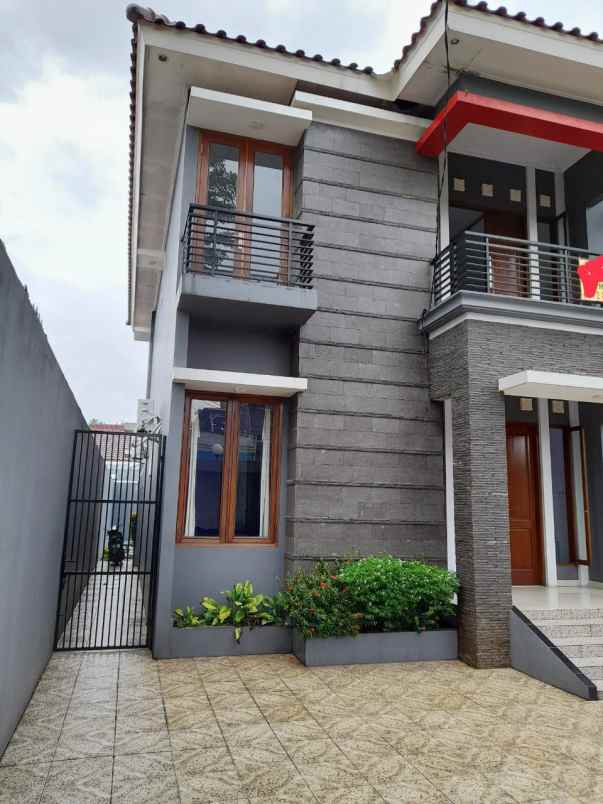 dijual rumah rangkapan jaya pancoran