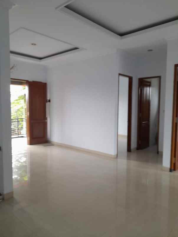 dijual rumah rangkapan jaya pancoran