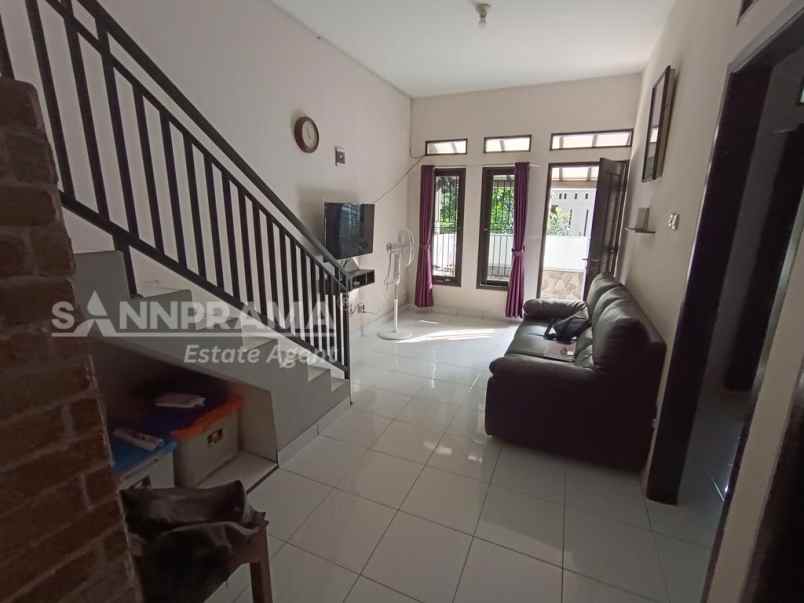 dijual rumah ratu jaya