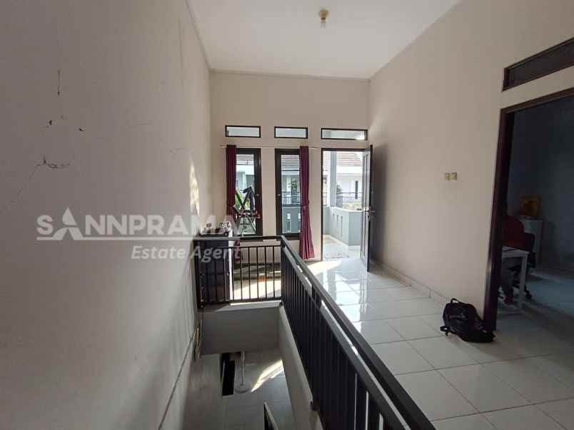 dijual rumah ratu jaya