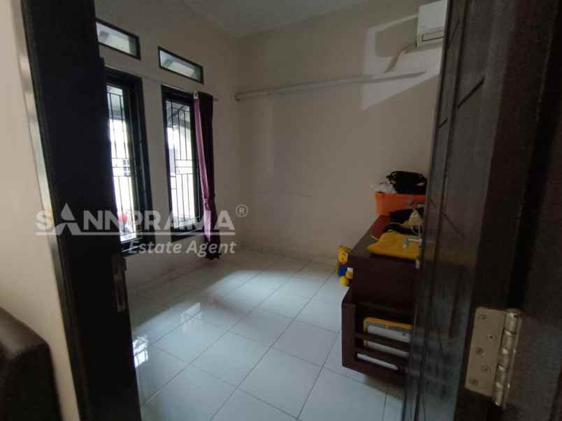 dijual rumah ratu jaya