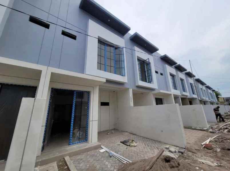 dijual rumah regency one babatan pantai