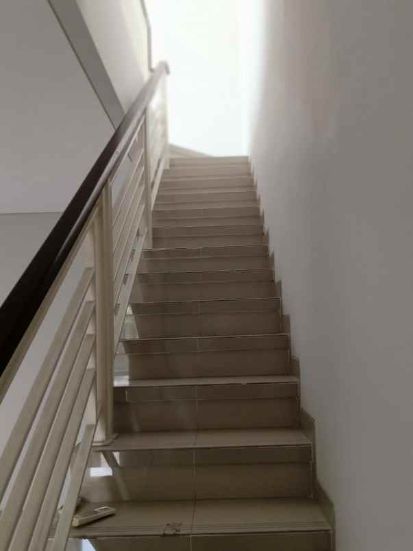 dijual rumah royal residence cluster