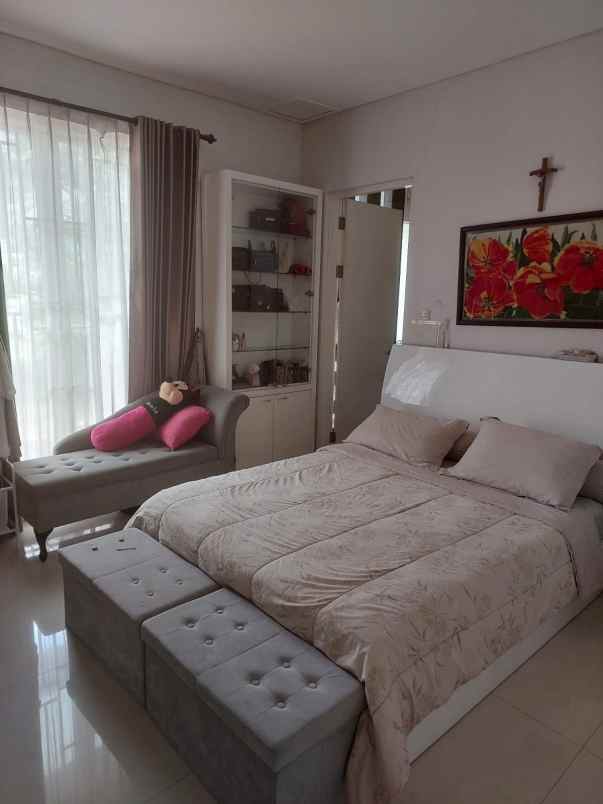 dijual rumah royal residence kec wiyung