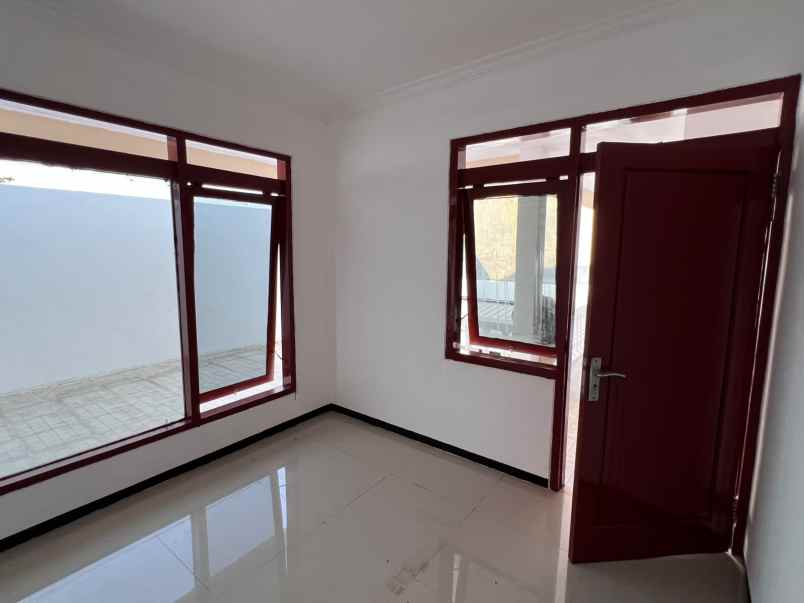 dijual rumah rungkut