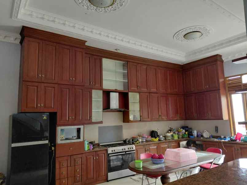 dijual rumah sangat strategis