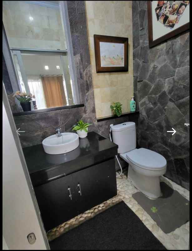 dijual rumah sariwangi