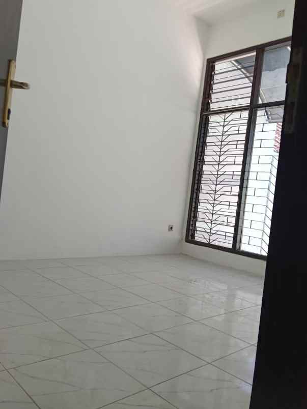 dijual rumah satelit utara