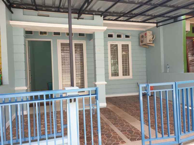 dijual rumah second 750 jt an di kukusan beji depok