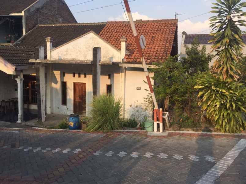 dijual rumah second di sinar waluyo semarang