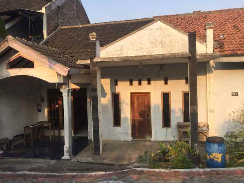 dijual rumah second di sinar waluyo semarang