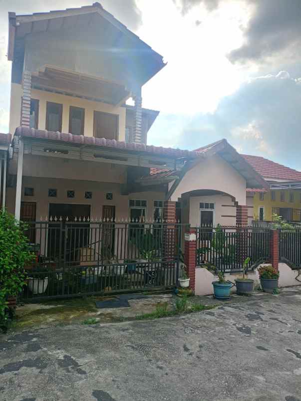 dijual rumah second jalan manunggal depan kampus uin