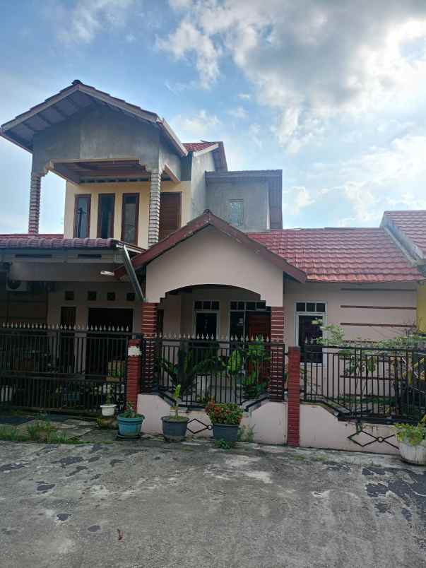 dijual rumah second jalan manunggal depan kampus uin