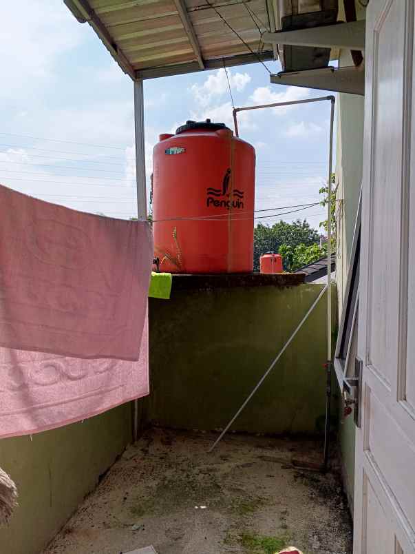 dijual rumah second siap huni