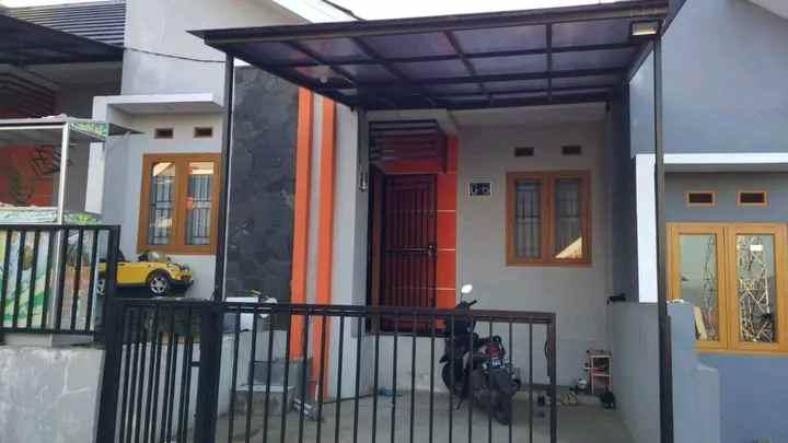 dijual rumah secondary kawasan asri