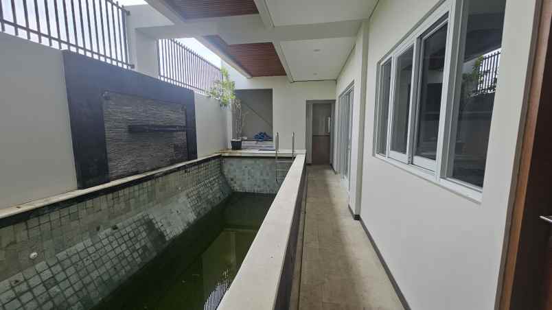 dijual rumah semi vila lantai 2 lokasi kerobokan