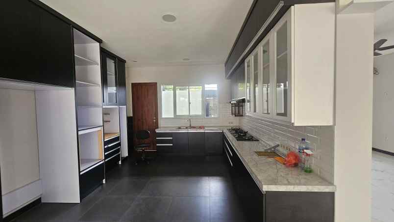 dijual rumah semi vila lantai 2 lokasi kerobokan