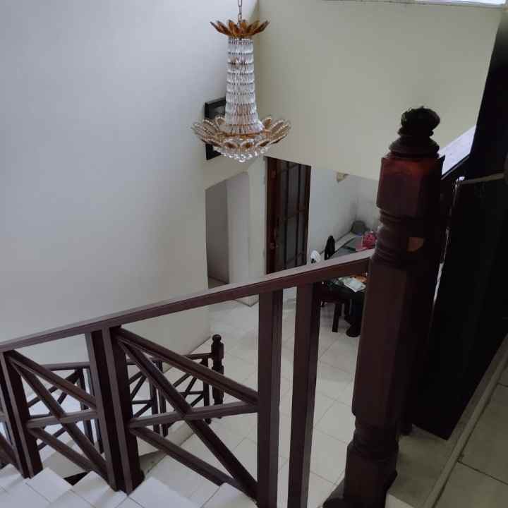 dijual rumah semolowaru elok