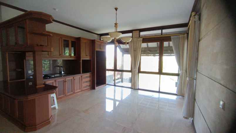 dijual rumah setiabudy regency