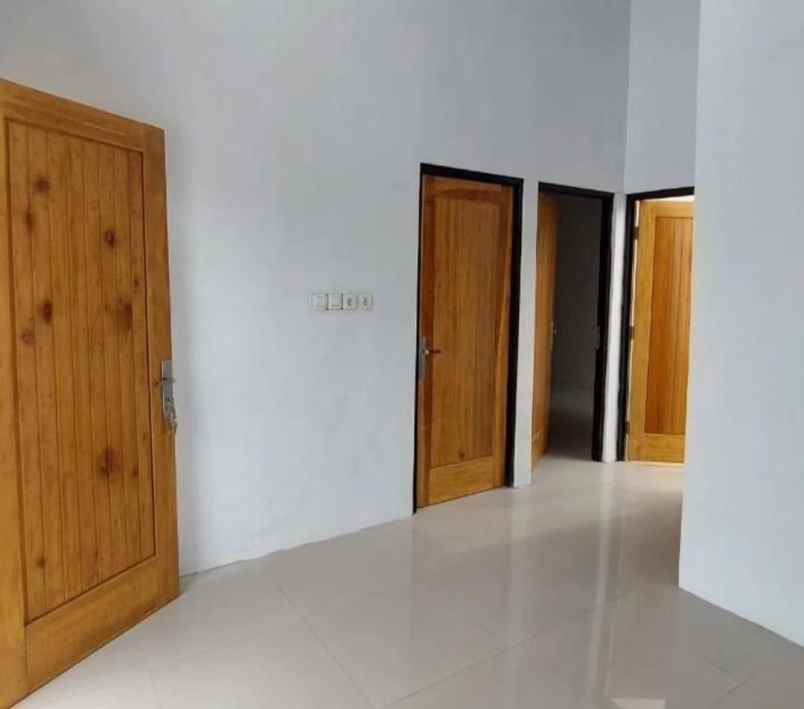 dijual rumah setu wates