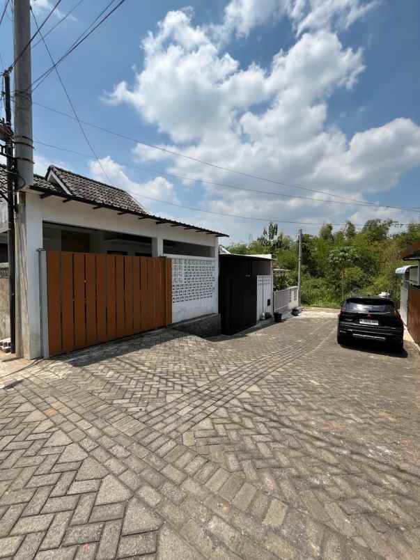 dijual rumah siap huni